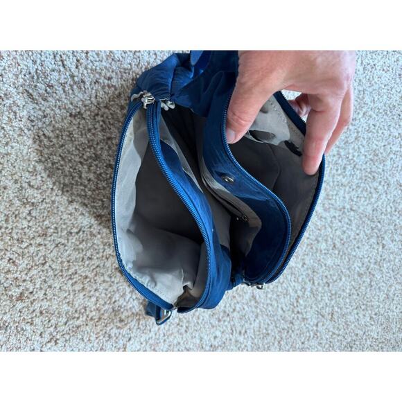 Baggallini Crossover Crossbody, Navy blue, lots of pockets! - Picture 9 of 10